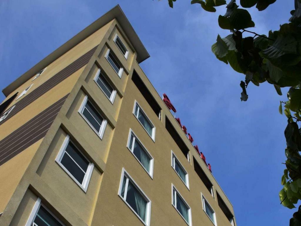 Caspari Hotel Tampin Kültér fotó